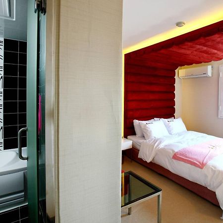 Q Hotel Paju Bagian luar foto