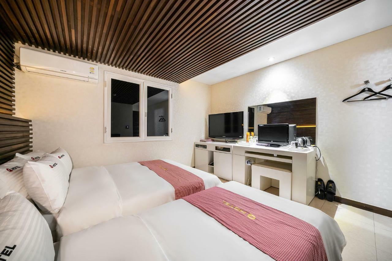 Q Hotel Paju Bagian luar foto