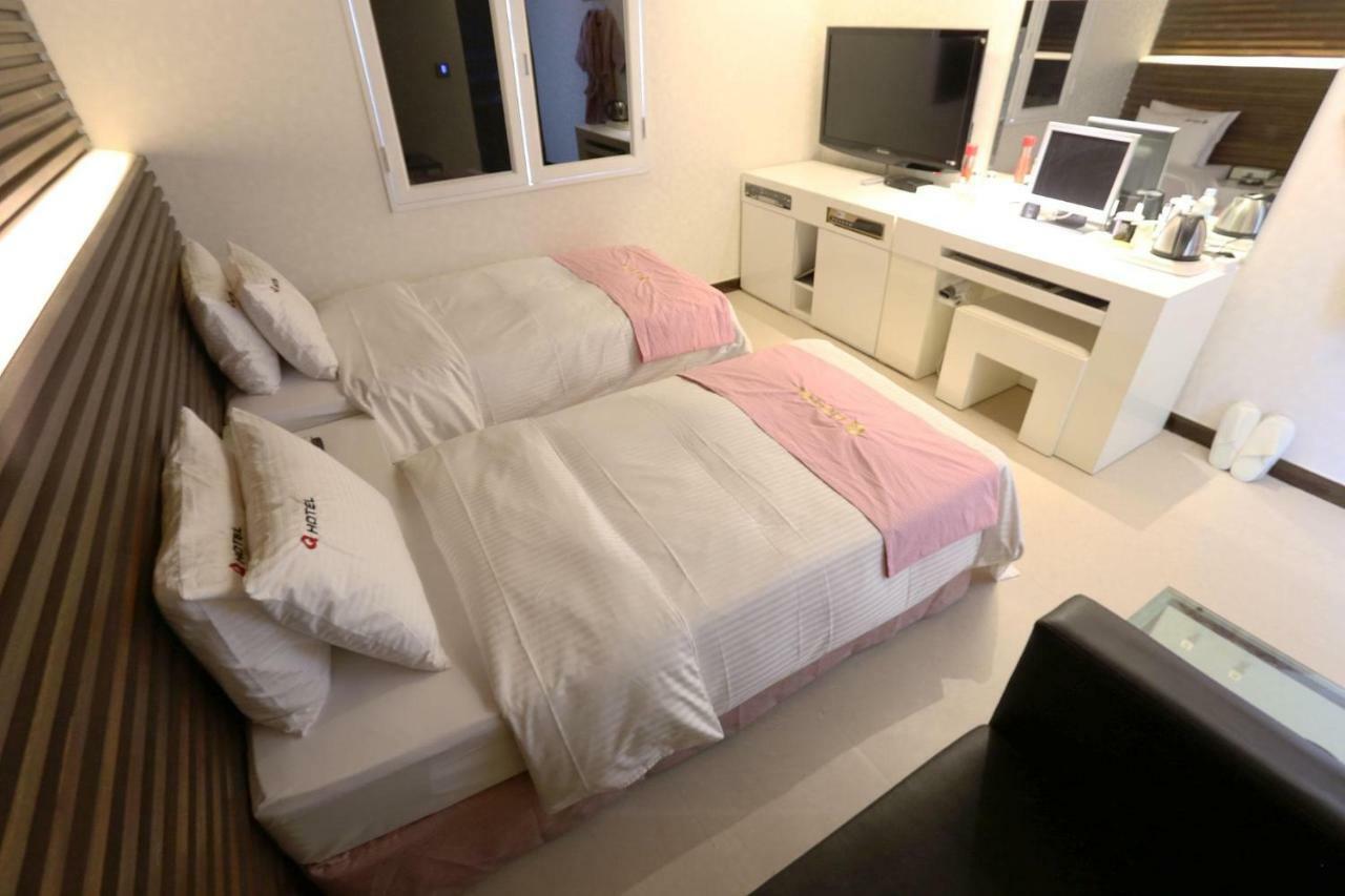 Q Hotel Paju Bagian luar foto