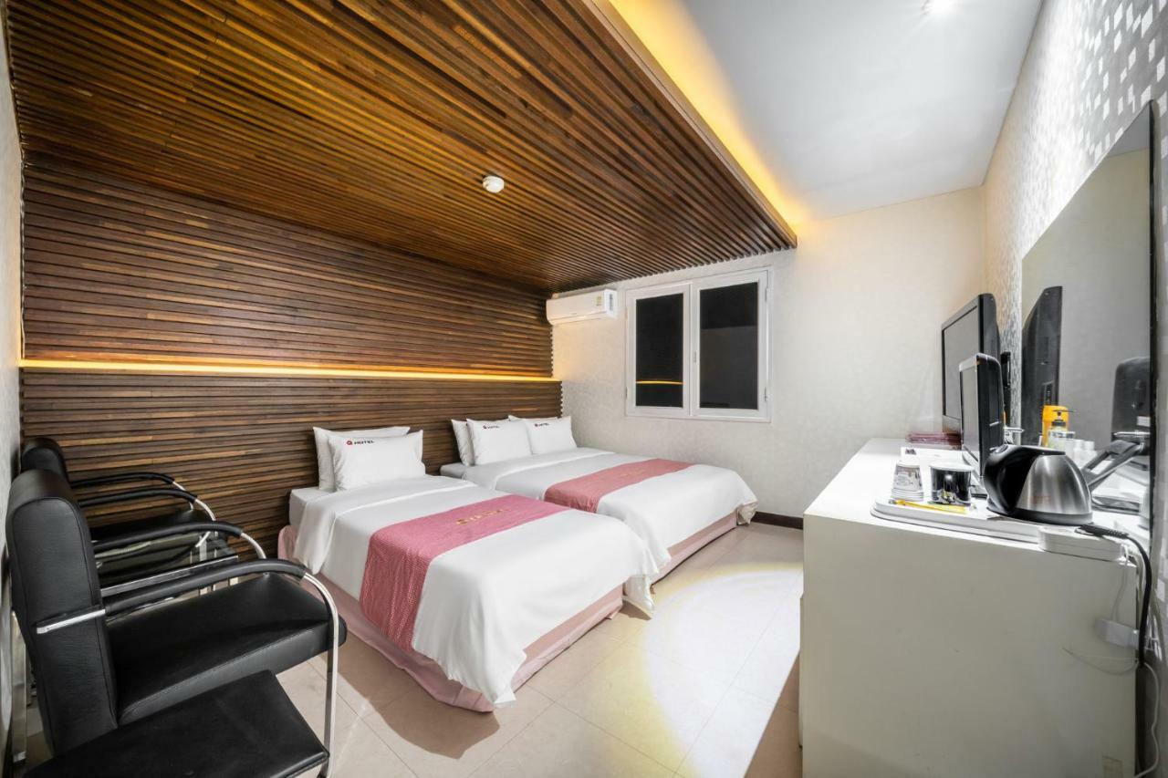 Q Hotel Paju Bagian luar foto