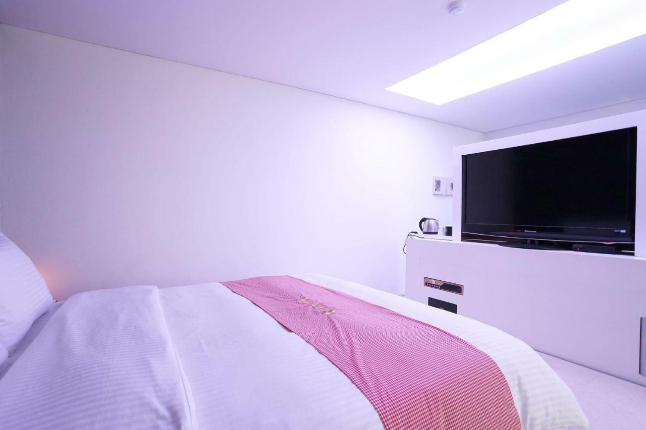 Q Hotel Paju Bagian luar foto
