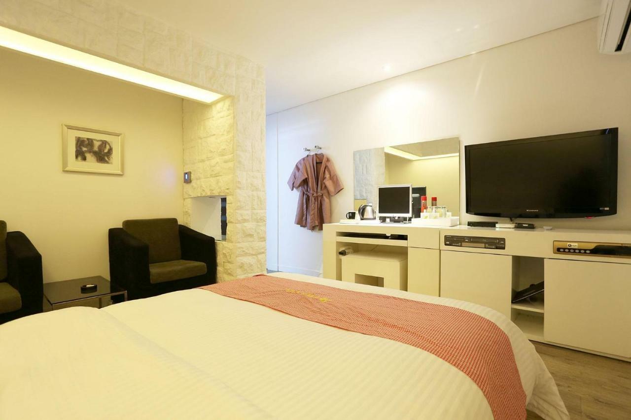 Q Hotel Paju Bagian luar foto