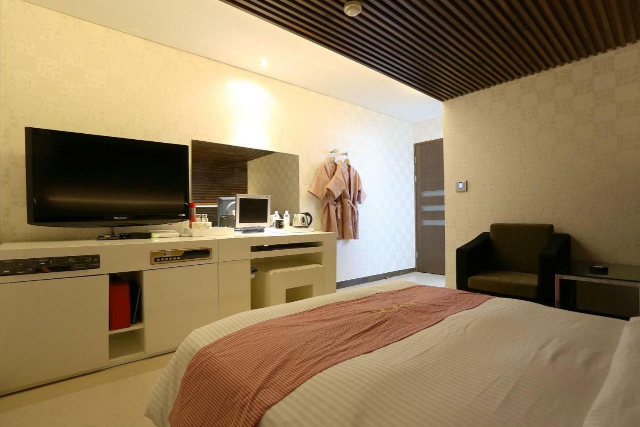 Q Hotel Paju Bagian luar foto