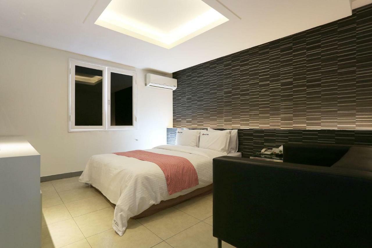 Q Hotel Paju Bagian luar foto