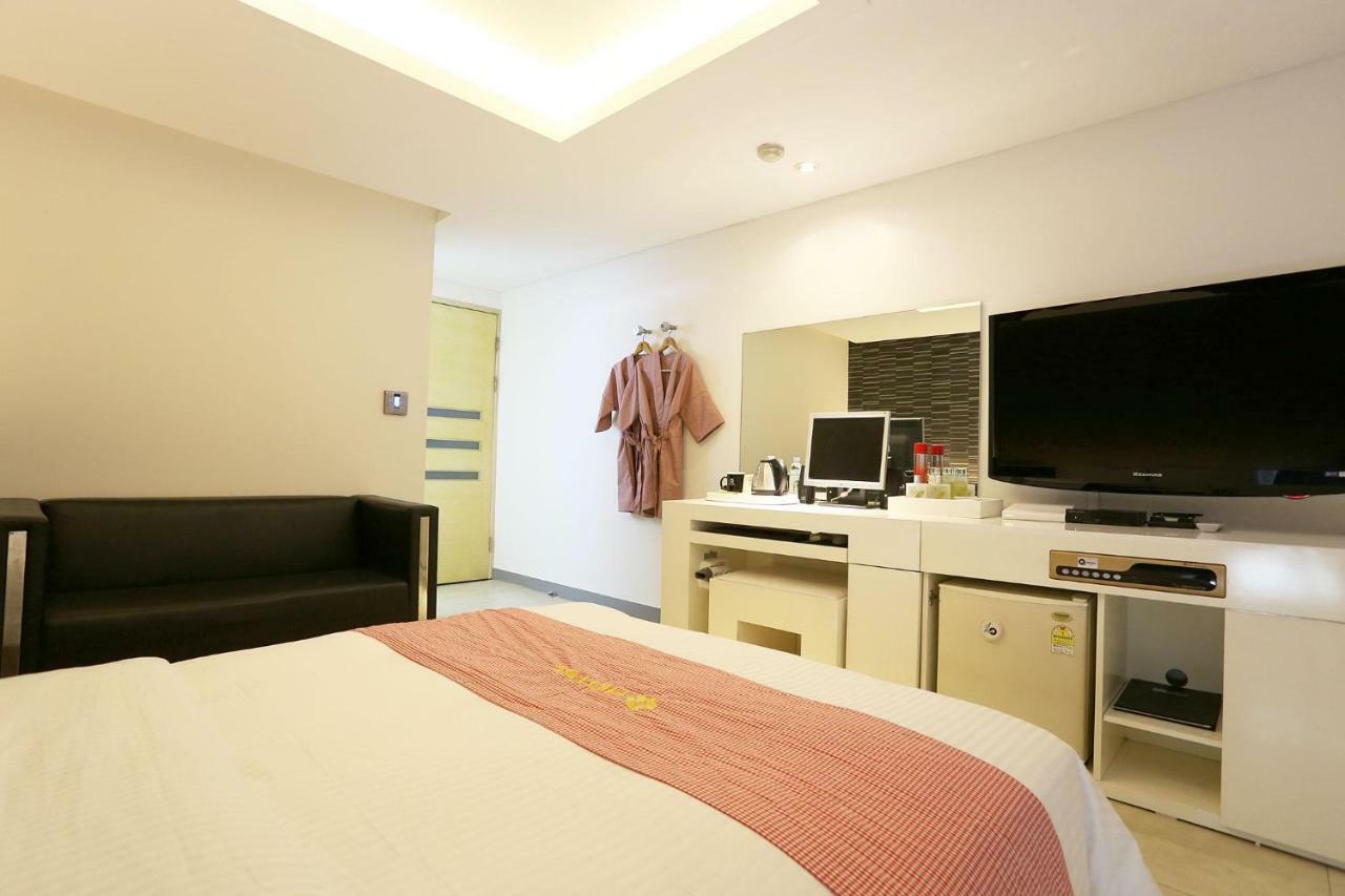 Q Hotel Paju Bagian luar foto