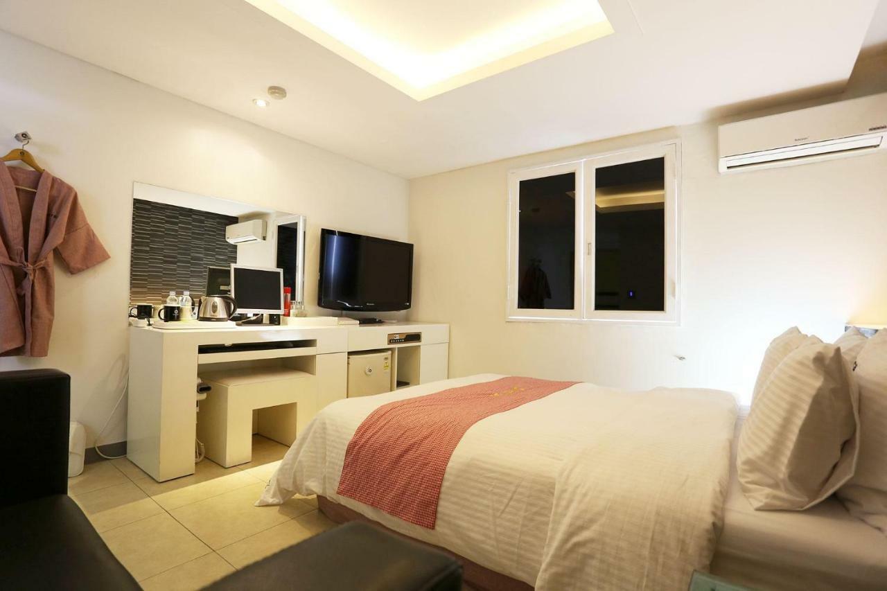 Q Hotel Paju Bagian luar foto