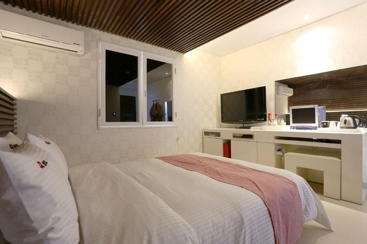 Q Hotel Paju Bagian luar foto